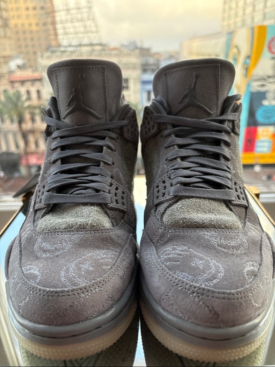 Air Jordan 4 Retro Kaws Gray Suede - Picture 2 of 8